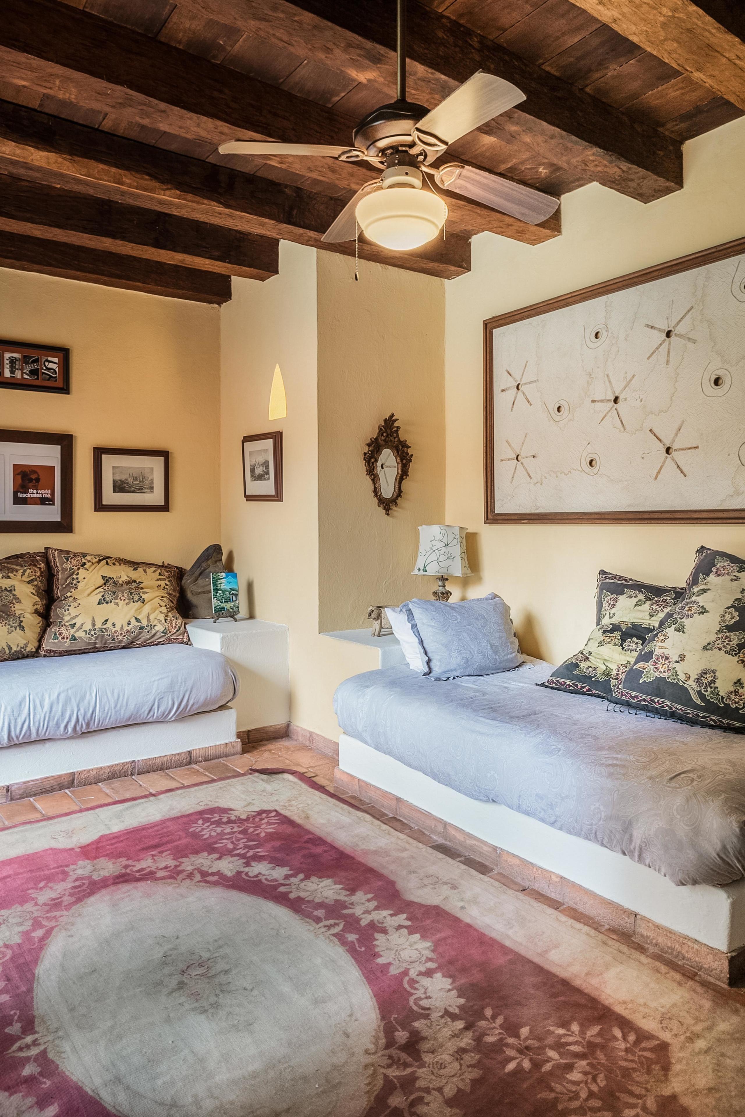 Casa Mejia 2*