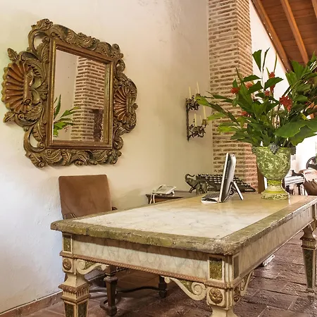 Casa Mejia Hotel 2*